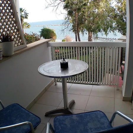 Apartment Alakatoudi On The Beach Limassol